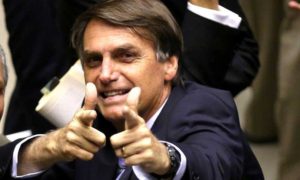 Uma das promessas de campanha de Jair Bolsonaro à Presidência da República era a facilitação do porte de armas no Brasil, através de alterações legislativas.