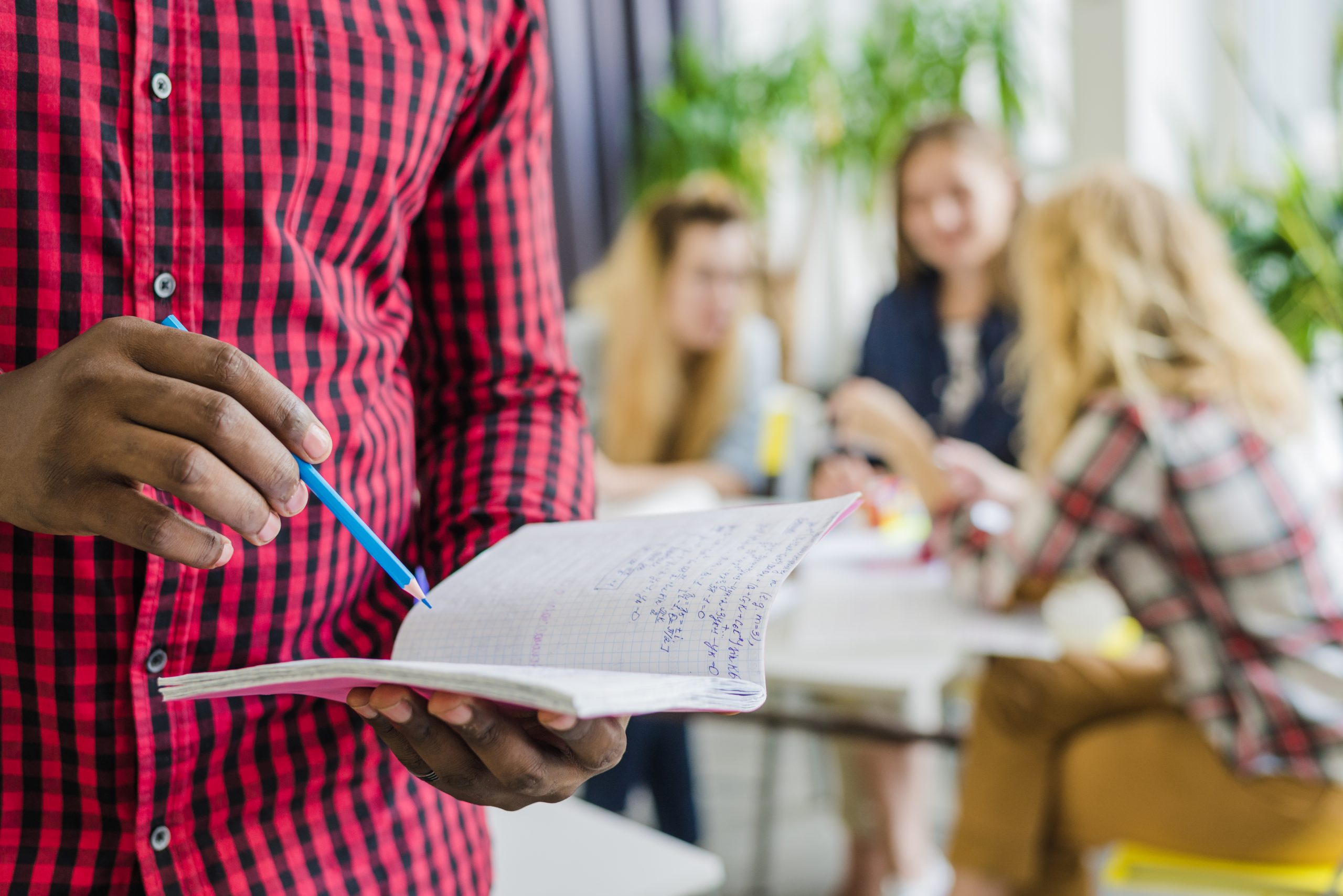 Concurso IFES: 49 vagas abertas para níveis médio e superior!